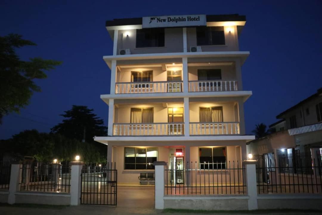 Dolphin Hotel タンガ エクステリア 写真