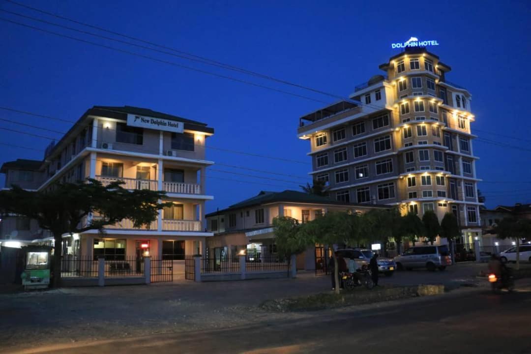 Dolphin Hotel タンガ エクステリア 写真